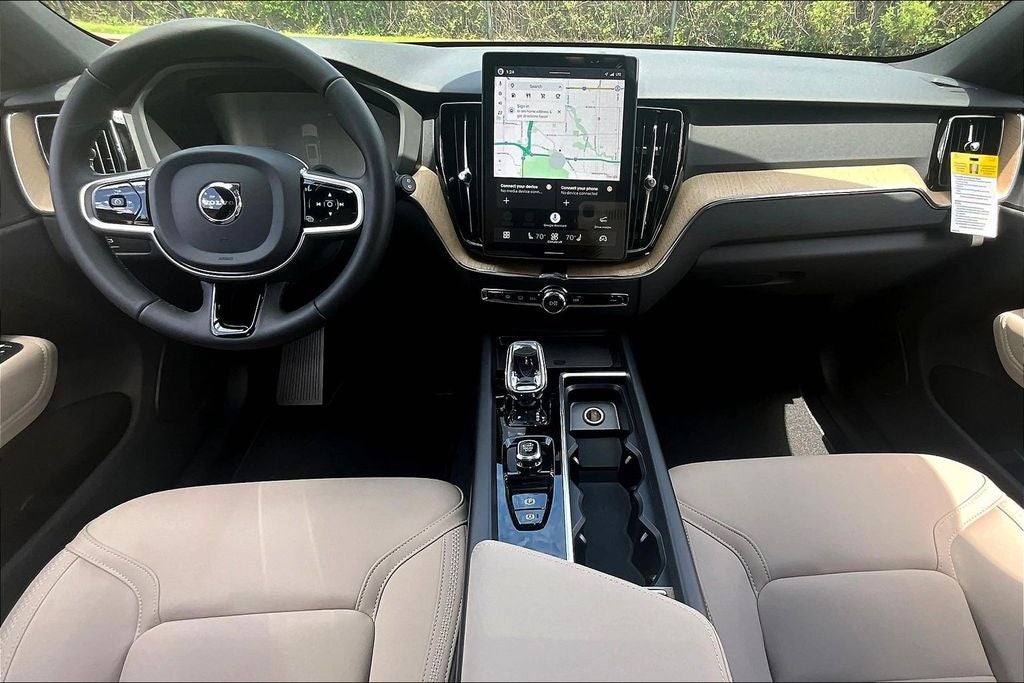 2026 Volvo XC60 B5 Plus