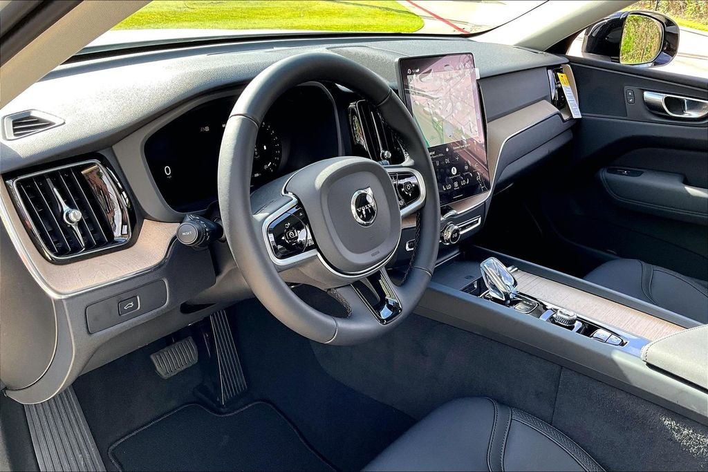 2026 Volvo XC60 B5 Plus
