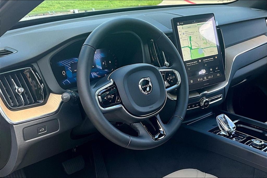 2026 Volvo XC60 B5 Plus