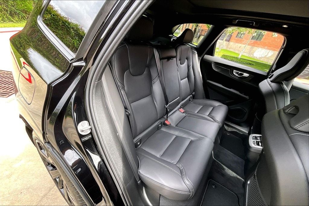 2026 Volvo XC60 B5 Ultra Black Edition