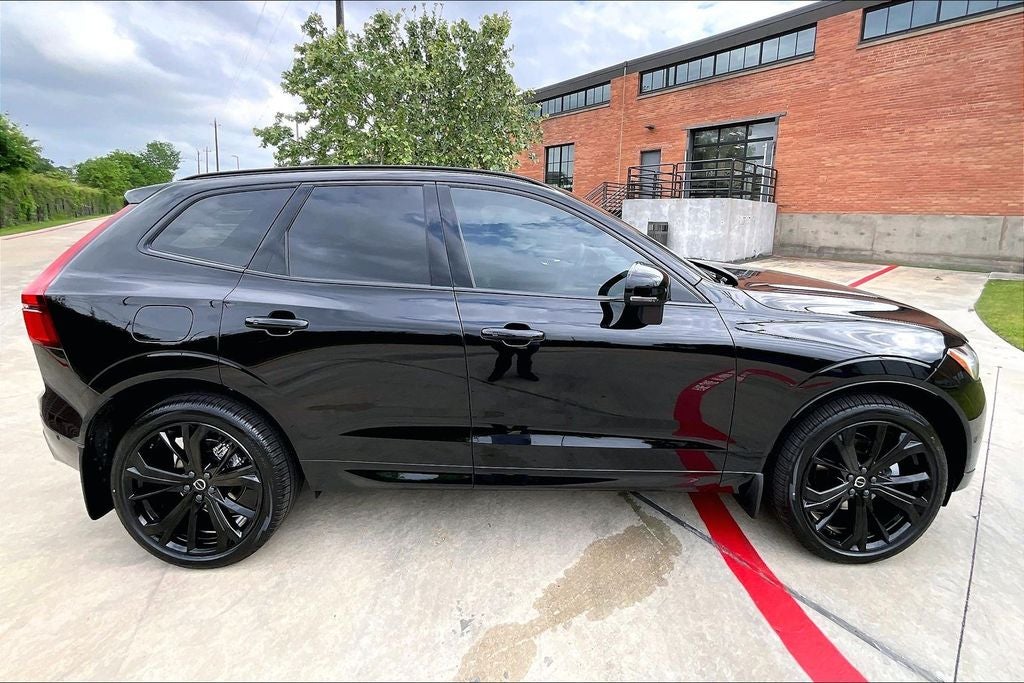 2026 Volvo XC60 B5 Ultra Black Edition