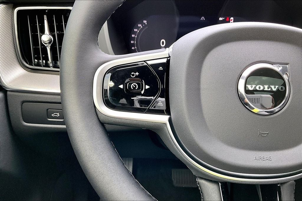 2026 Volvo XC60 B5 Ultra Black Edition