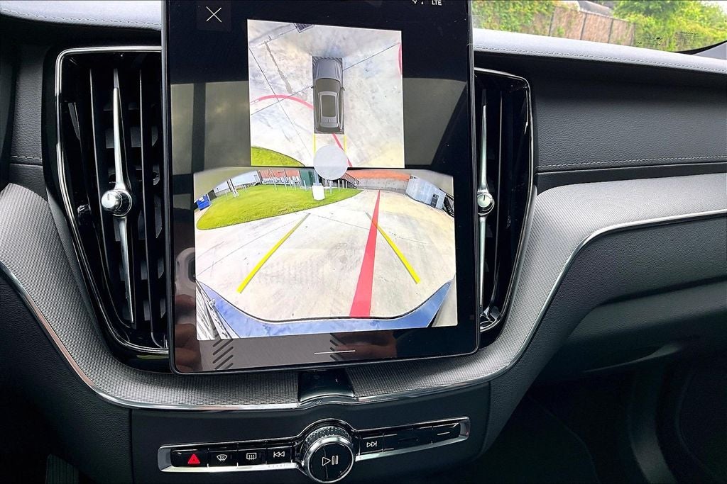 2026 Volvo XC60 B5 Ultra Black Edition