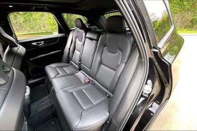 2026 Volvo XC60 B5 Ultra Black Edition