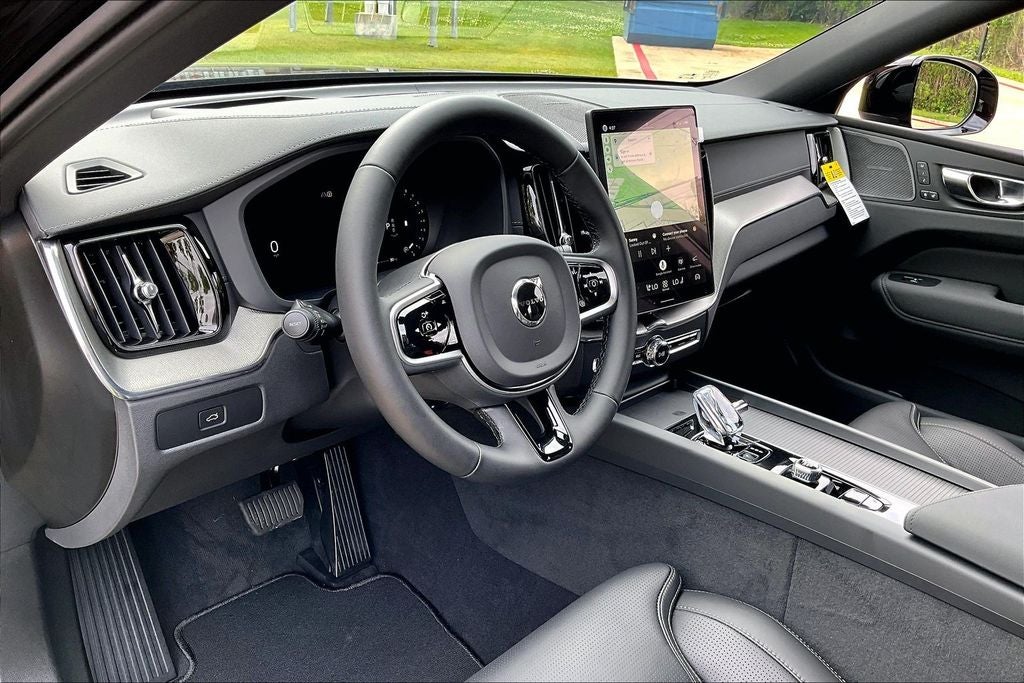 2026 Volvo XC60 B5 Ultra Black Edition