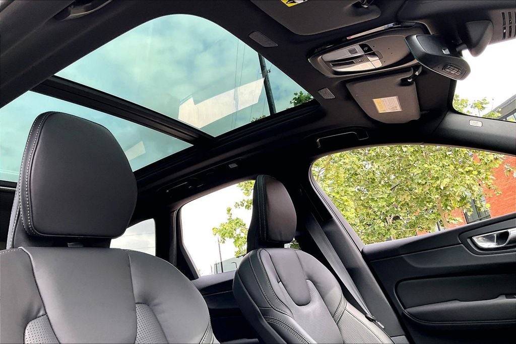 2026 Volvo XC60 B5 Ultra Black Edition