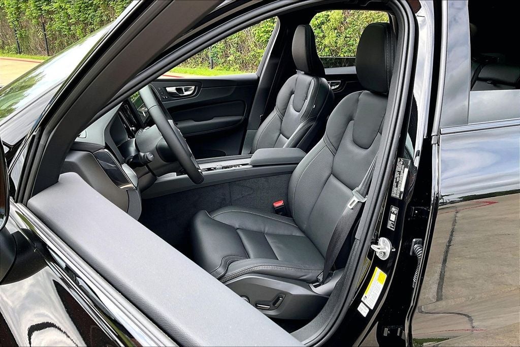 2026 Volvo XC60 B5 Ultra Black Edition