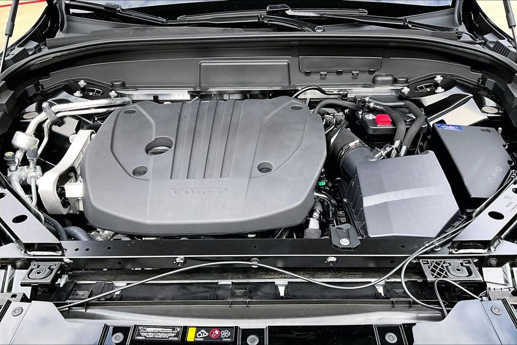 2026 Volvo XC60 B5 Ultra Black Edition