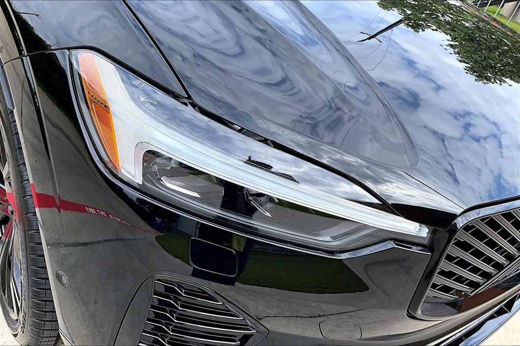 2026 Volvo XC60 B5 Ultra Black Edition