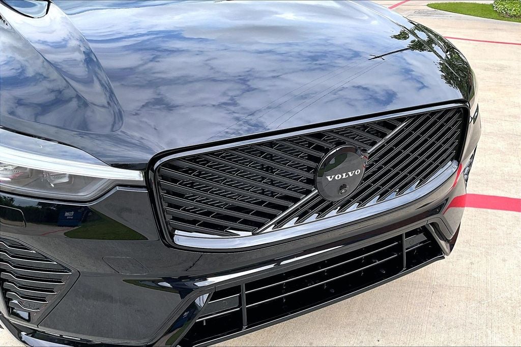 2026 Volvo XC60 B5 Ultra Black Edition