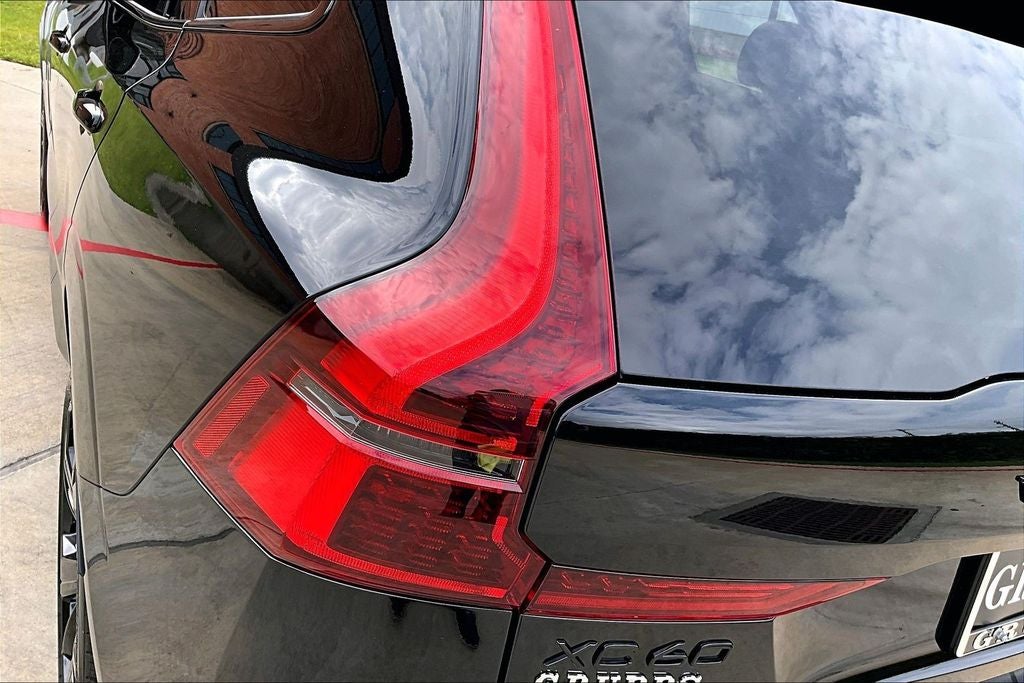 2026 Volvo XC60 B5 Ultra Black Edition