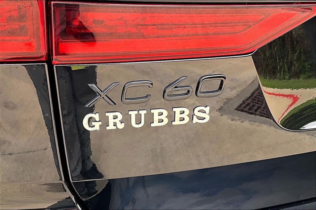 2026 Volvo XC60 B5 Ultra Black Edition