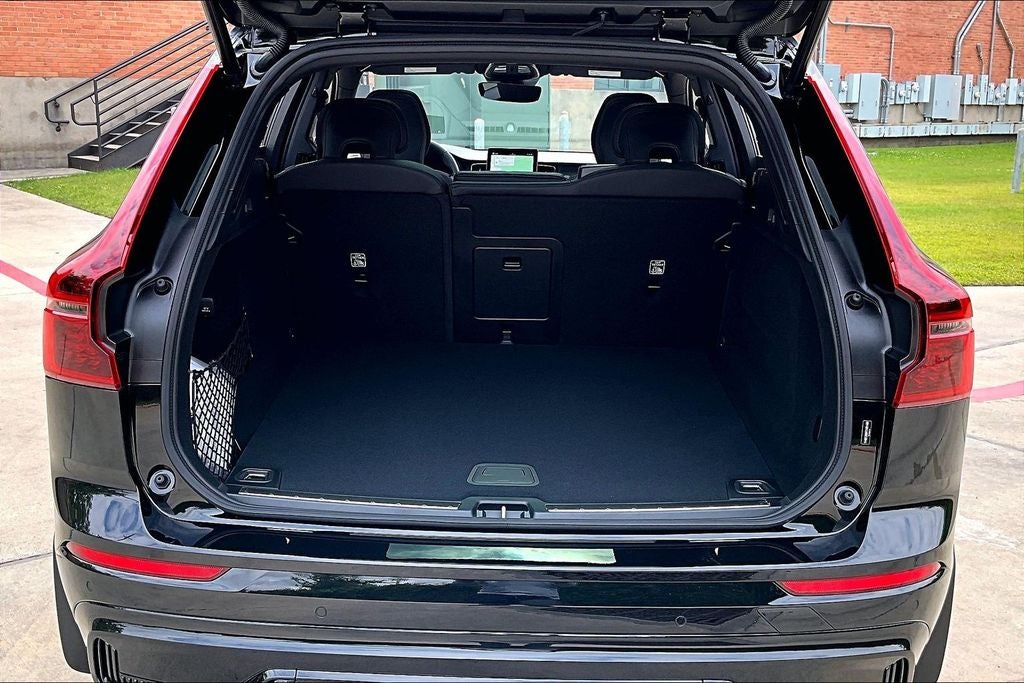 2026 Volvo XC60 B5 Ultra Black Edition