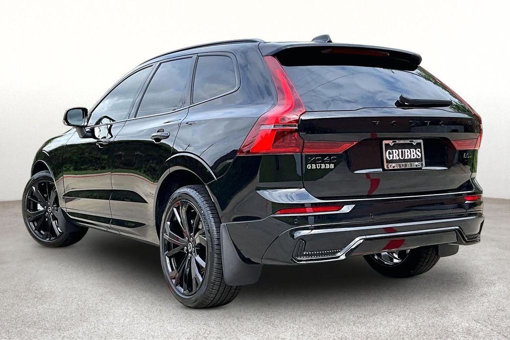 2026 Volvo XC60 B5 Ultra Black Edition