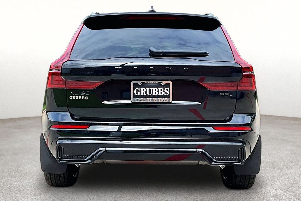 2026 Volvo XC60 B5 Ultra Black Edition