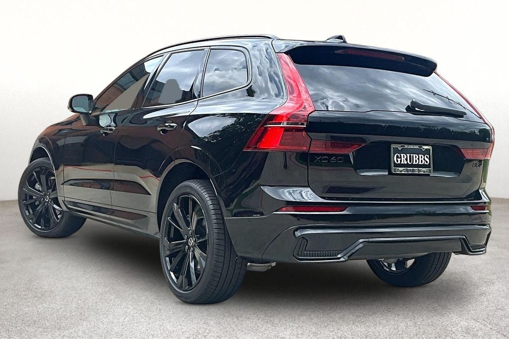 2026 Volvo XC60 B5 Ultra Black Edition