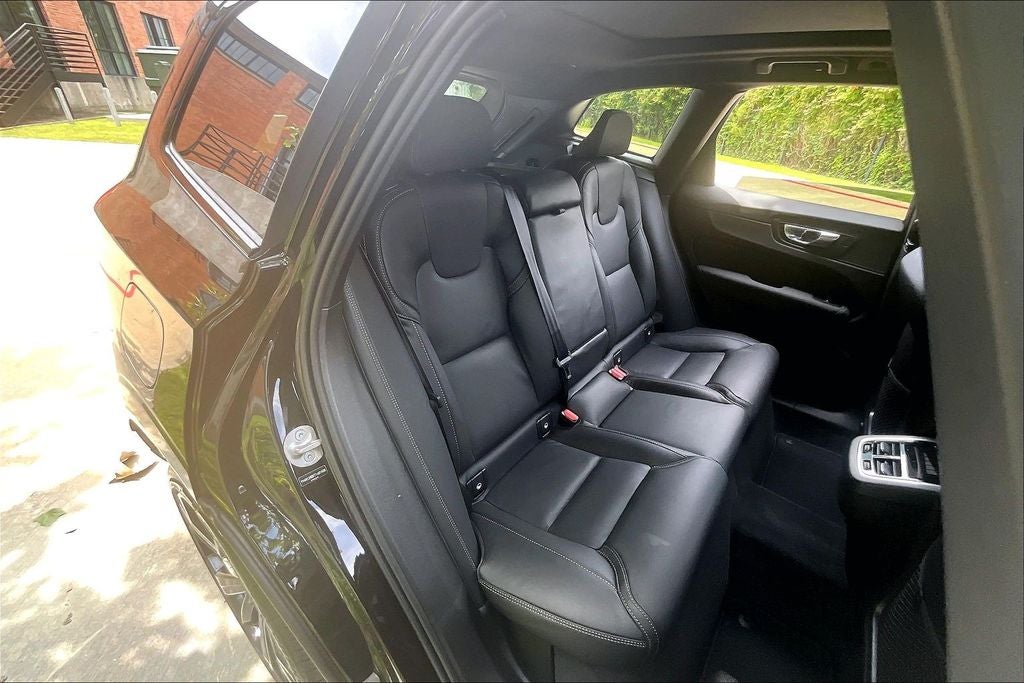 2026 Volvo XC60 B5 Ultra Black Edition