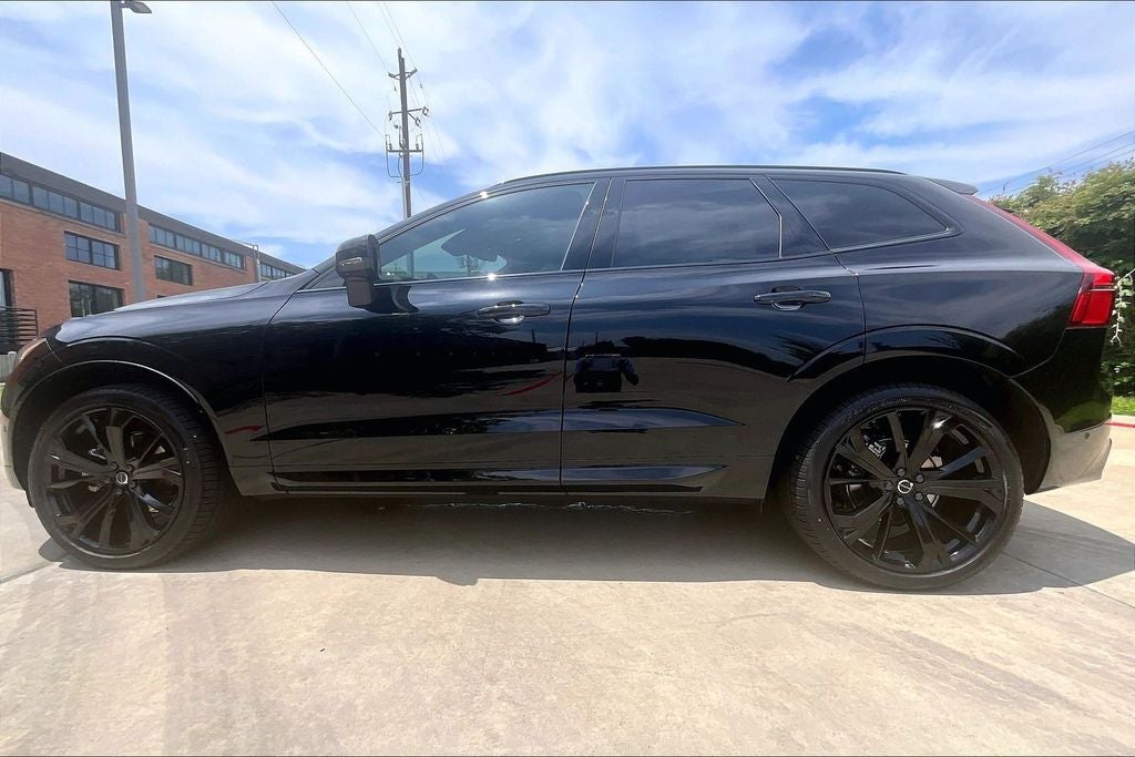 2026 Volvo XC60 B5 Ultra Black Edition