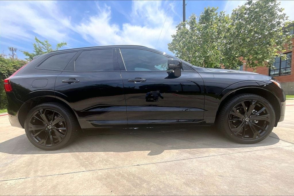 2026 Volvo XC60 B5 Ultra Black Edition