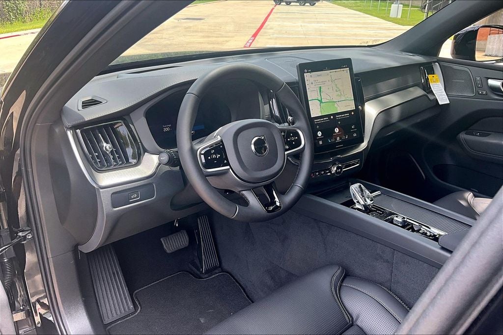 2026 Volvo XC60 B5 Ultra Black Edition