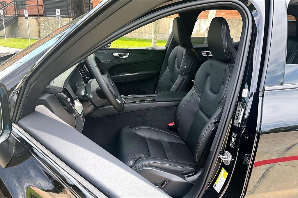 2026 Volvo XC60 B5 Ultra Black Edition