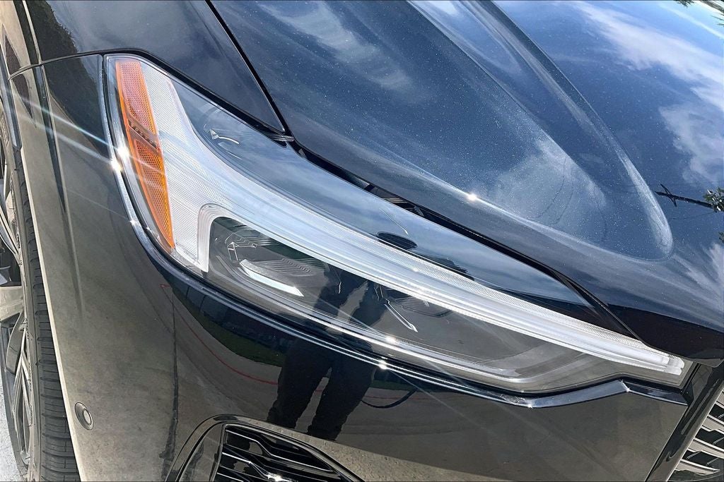 2026 Volvo XC60 B5 Ultra Black Edition