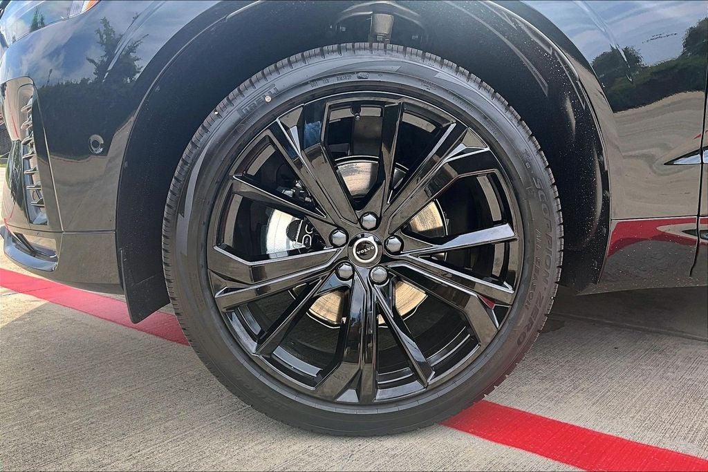 2026 Volvo XC60 B5 Ultra Black Edition