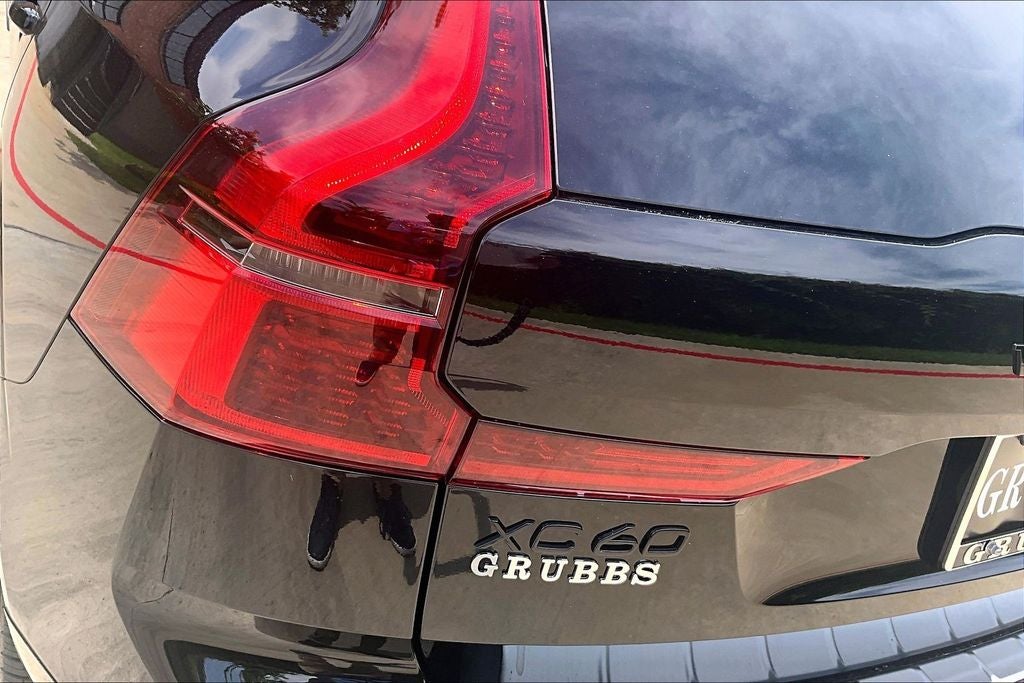2026 Volvo XC60 B5 Ultra Black Edition