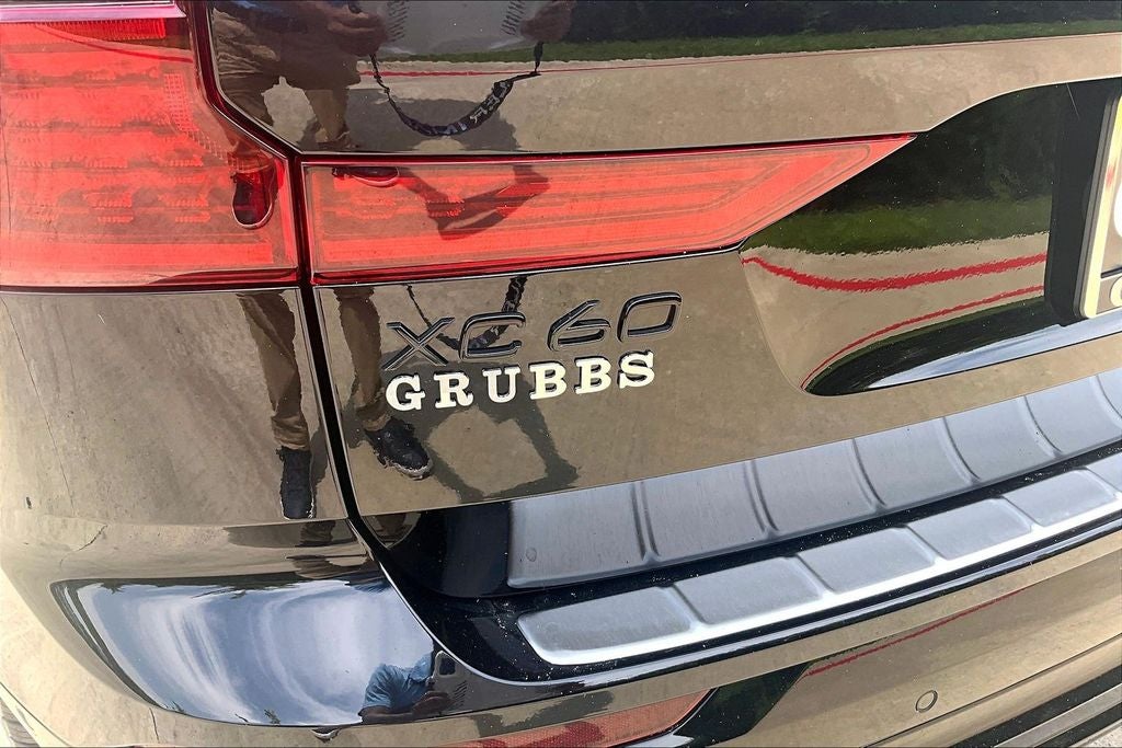 2026 Volvo XC60 B5 Ultra Black Edition