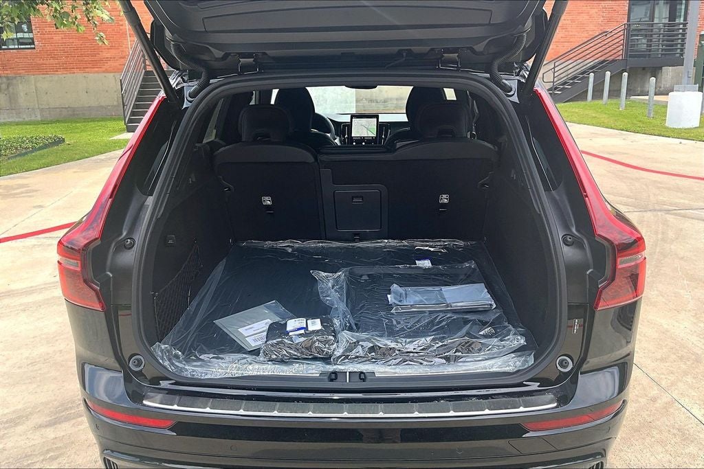 2026 Volvo XC60 B5 Ultra Black Edition