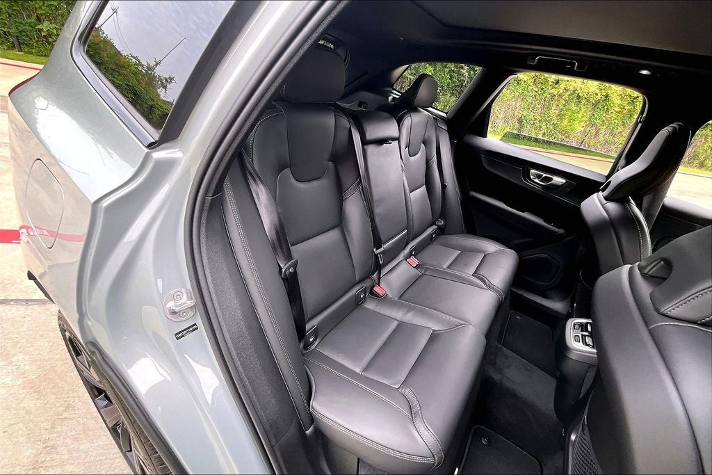 2026 Volvo XC60 B5 Ultra Black Edition