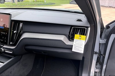 2026 Volvo XC60 B5 Ultra Black Edition