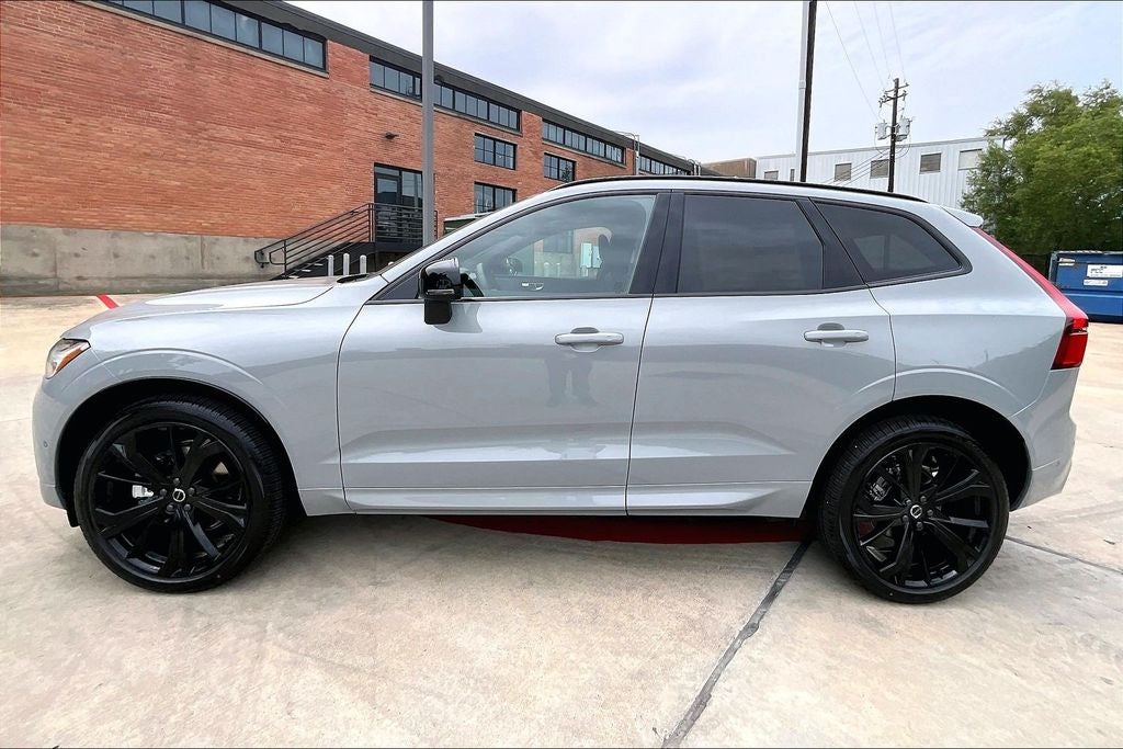 2026 Volvo XC60 B5 Ultra Black Edition