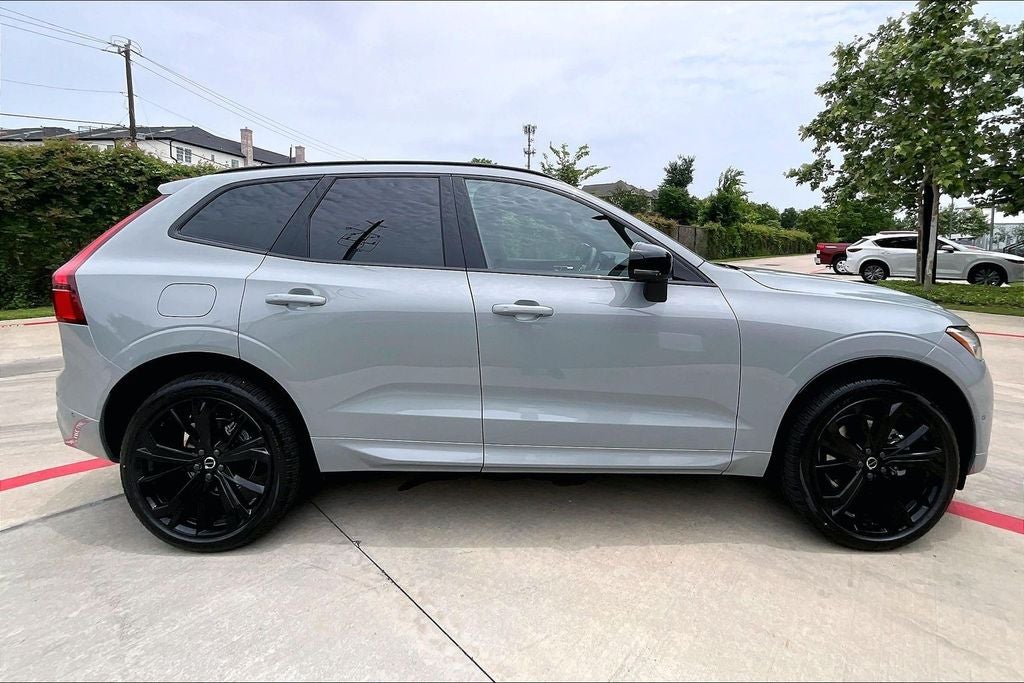 2026 Volvo XC60 B5 Ultra Black Edition