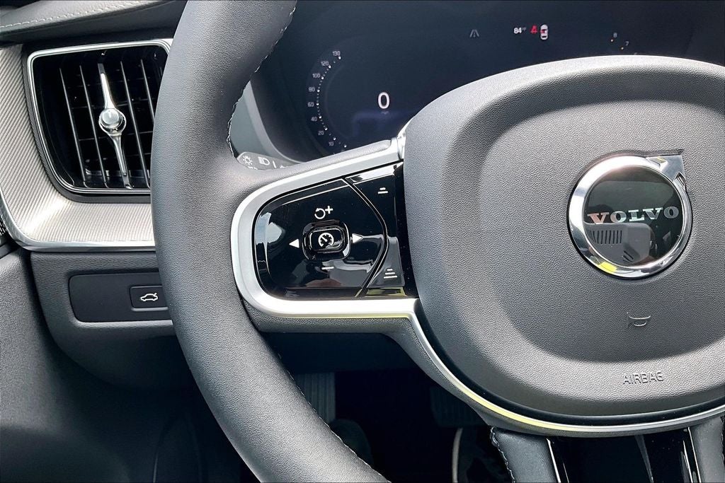 2026 Volvo XC60 B5 Ultra Black Edition