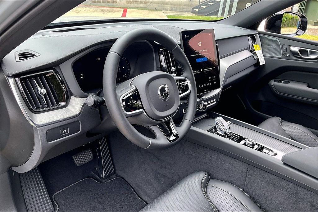 2026 Volvo XC60 B5 Ultra Black Edition