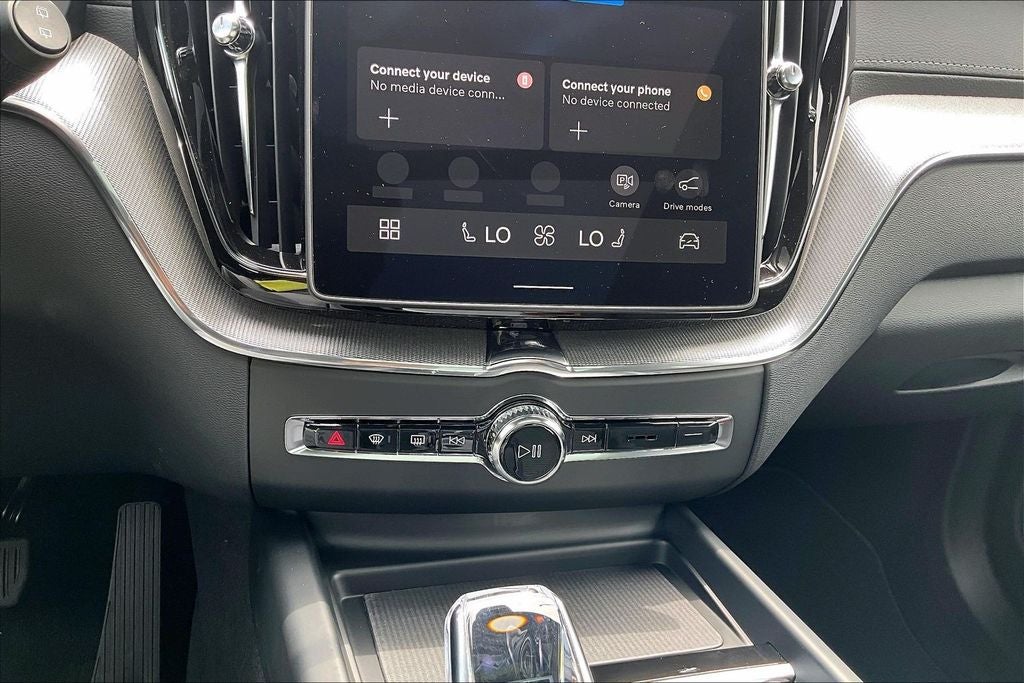 2026 Volvo XC60 B5 Ultra Black Edition