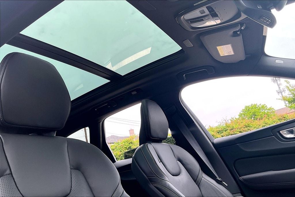 2026 Volvo XC60 B5 Ultra Black Edition