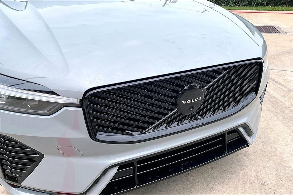 2026 Volvo XC60 B5 Ultra Black Edition