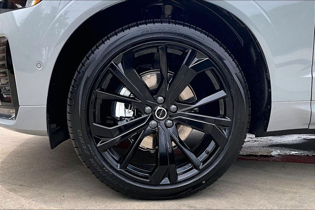 2026 Volvo XC60 B5 Ultra Black Edition