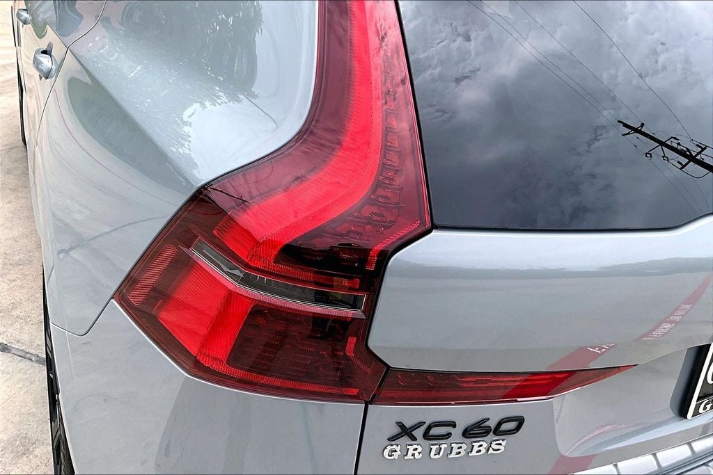 2026 Volvo XC60 B5 Ultra Black Edition