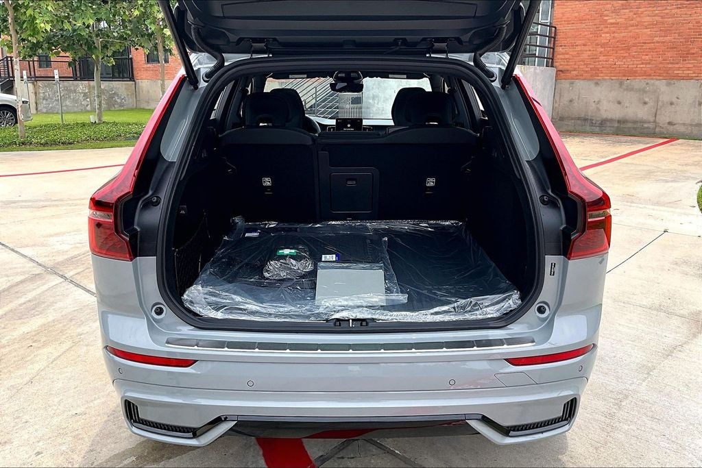 2026 Volvo XC60 B5 Ultra Black Edition