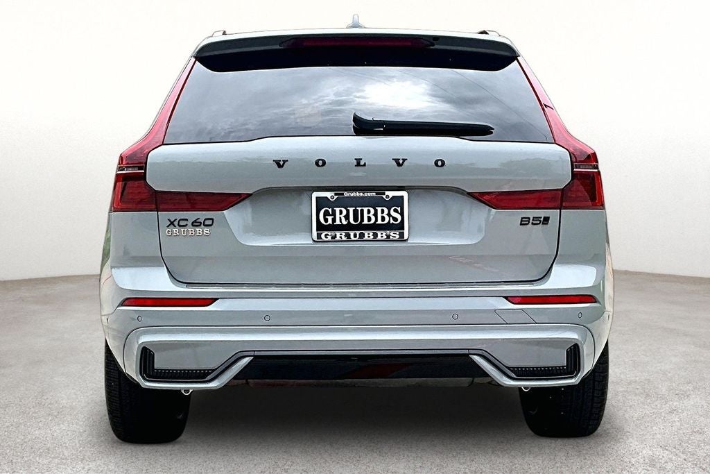 2026 Volvo XC60 B5 Ultra Black Edition