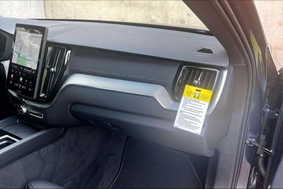 2026 Volvo XC60 B5 Ultra Black Edition