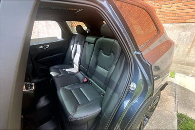 2026 Volvo XC60 B5 Ultra Black Edition
