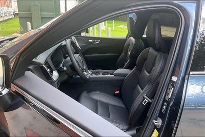 2026 Volvo XC60 B5 Ultra Black Edition
