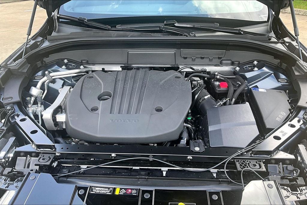 2026 Volvo XC60 B5 Ultra Black Edition