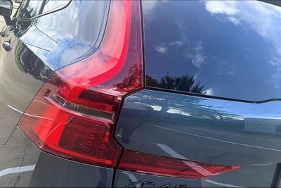 2026 Volvo XC60 B5 Ultra Black Edition