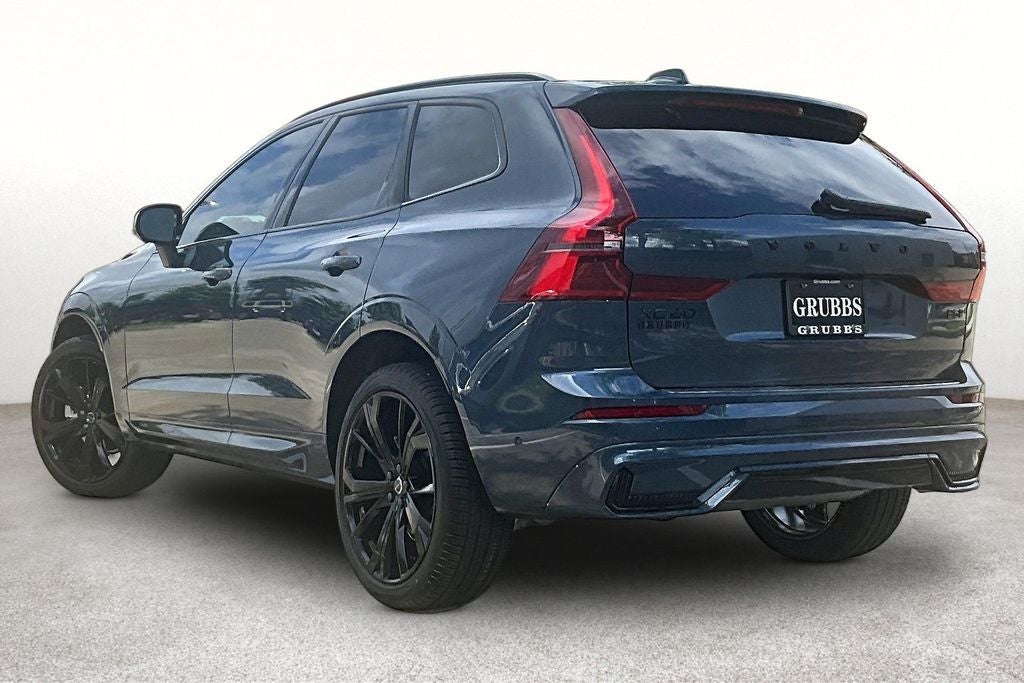 2026 Volvo XC60 B5 Ultra Black Edition