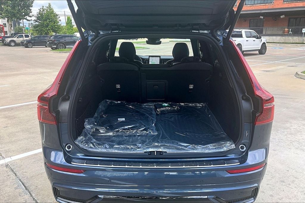 2026 Volvo XC60 B5 Ultra Black Edition